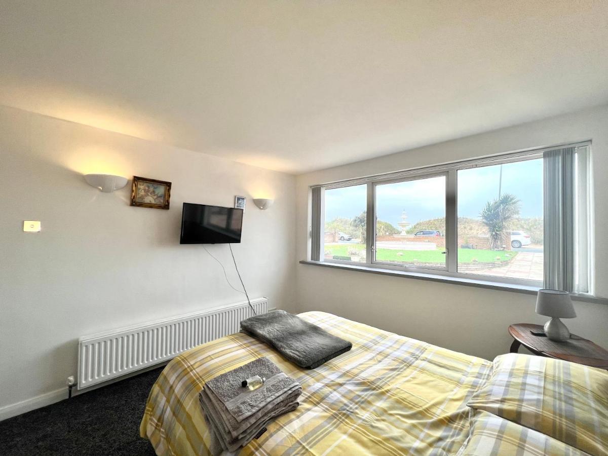 Beach Front Apartment With Free Parking, St Annes Lytham St Annes Exterior photo