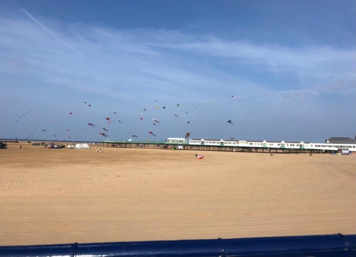 Beach Front Apartment With Free Parking, St Annes Lytham St Annes Exterior photo