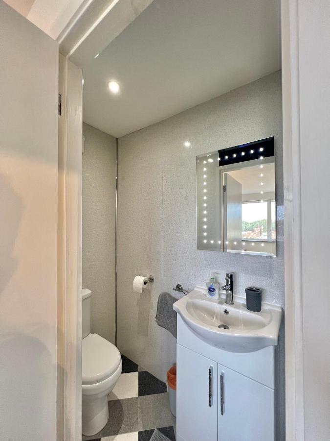 Beach Front Apartment With Free Parking, St Annes Lytham St Annes Exterior photo